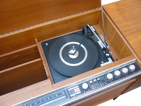 Decca Radiogram SRG 898